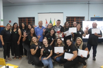 Secretaria de Educação promove formatura da turma de Libras